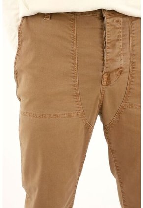 Pantalón Recto Con Cortes Decorativos Café Para Hombre