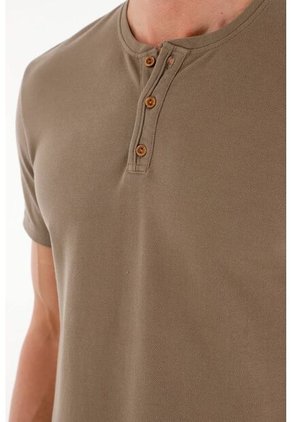 Camiseta Regular Fit Manga Corta Café Para Hombre