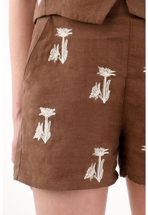 Tennis Short En 100% Lino Con Bordados Café Para Mujer