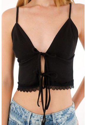 Tennis Crop En Rib Con Detalle De Encaje En El Ruedo Negro Para Mujer