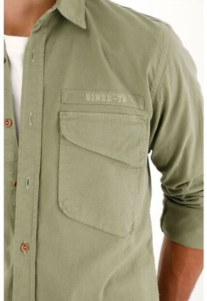 Tennis Camisa Con Bolsillos De Tapa Y Teñido Overdye Para Hombre