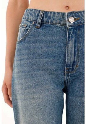 Tennis Jean Mom Fit Tiro Alto Con Realce En Las Costuras Para Mujer