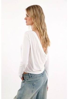 Camiseta En Tejido Liviano Con Escote En Espalda Crudo Para Mujer