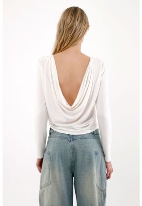 Camiseta En Tejido Liviano Con Escote En Espalda Crudo Para Mujer