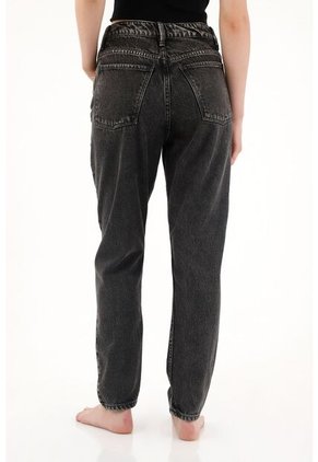 Tennis Jean Mom Tiro Alto En Black Denim Para Mujer