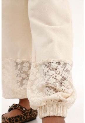 Pantalón Jogger Con Detalles De Encaje Crudo Para Niña