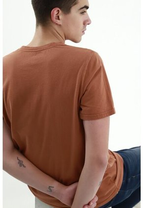 Camiseta Café Estampada Para Hombre