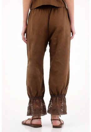 Tennis Pantalón Con Elástico Y Encaje En Bota Café Para Mujer