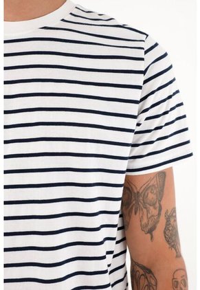 Camiseta Blanca Con Rayas Horizontales Para Hombre