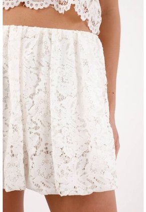 Tennis Falda Corta Fit Relajado Con Bajo Abullonado En Encaje Blanco Para Mujer