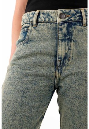 Tennis Jean Recto Tiro Medio Tono Claro Para Mujer