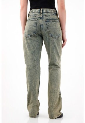 Tennis Jean Recto Tiro Medio Tono Claro Para Mujer