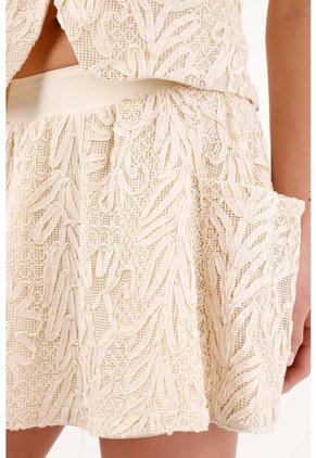 Tennis Falda Corta Corte A Con Textura Botánica En Algodón Beige Para Mujer