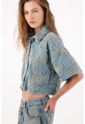 Tennis Camisa Boxy Crop Con Apliques Florales En Algodón Azul Para Mujer