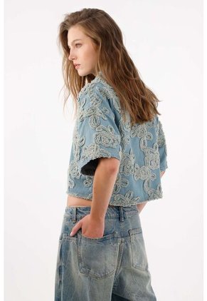 Tennis Camisa Boxy Crop Con Apliques Florales En Algodón Azul Para Mujer