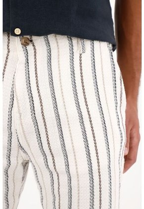 Tennis Bermuda Con Diseño A Rayas Para Hombre