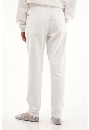 Tennis Jean Mom De Tiro Alto En Denim Crudo Para Mujer