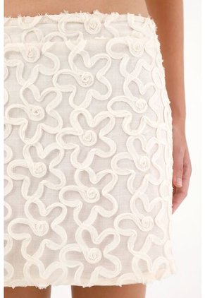 Tennis Falda Corta En Tela Bordada Con Flores Crudo Para Mujer