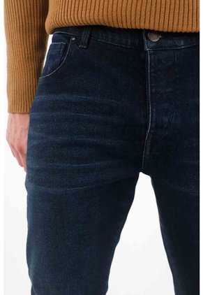 Tennis Jean Skinny Tono Oscuro Azul Con Diseño Limpio Para Hombre