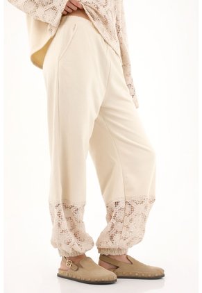 Tennis Pantalón En Burda Con Bota Enresortada Crudo Para Mujer