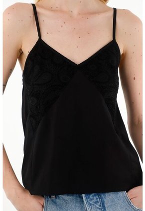 Tennis Camisa Negra Con Tejido En Copas Para Mujer