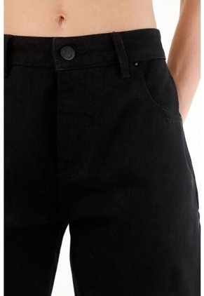 Tennis Bermuda Larga Negra En Denim Para Mujer