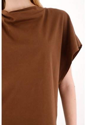 Tennis Camiseta Manga Sisa Con Ruedo Asimétrico Café Para Mujer