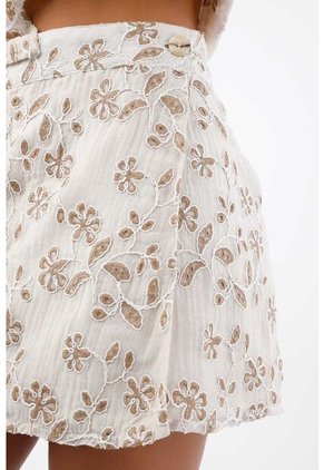 Tennis Falda Corta Para Mujer En  Marfil Fit Evasé Con Calado Floral