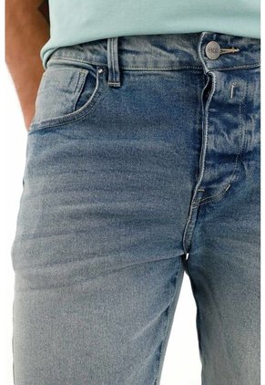 Tennis Jean Super Skinny Tiro Medio Con Efecto Empolvado Para Hombre