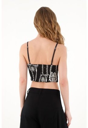 Tennis Crop Top Negro Con Escote Corazón Para Mujer
