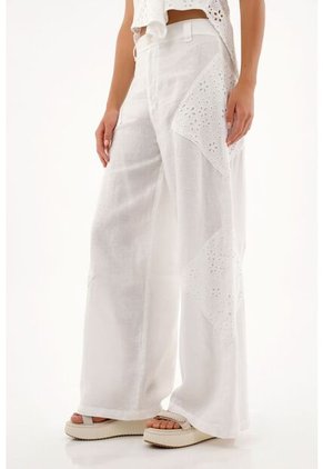 Tennis Pantalón Bota Amplia Con Detalles En Ojalillo Para Mujer