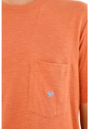 Camiseta Naranja Con Bolsillos De Parche Para Niño