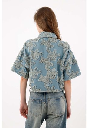 Tennis Camisa Boxy Crop Con Apliques Florales En Algodón Azul Para Mujer