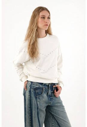 Tennis Buzo Cerrado Con Taches Decorativos Crudo Para Mujer