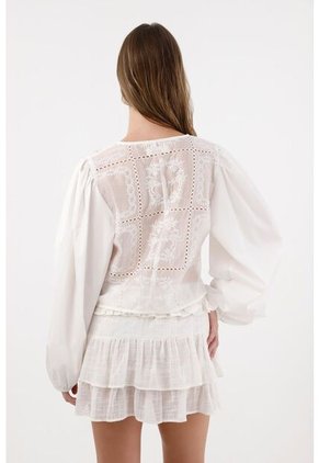 Tennis Camisa Con Transparencia Y Bordado Crudo Para Mujer