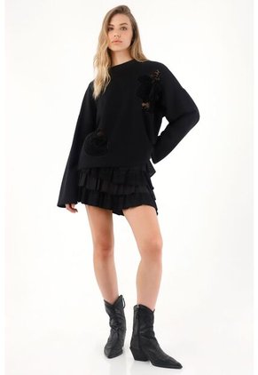 Tennis Buzo Negro Con Detalles Bordados Para Mujer