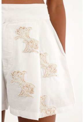 Tennis Bermuda Tiro Alto Con Bordados Para Mujer