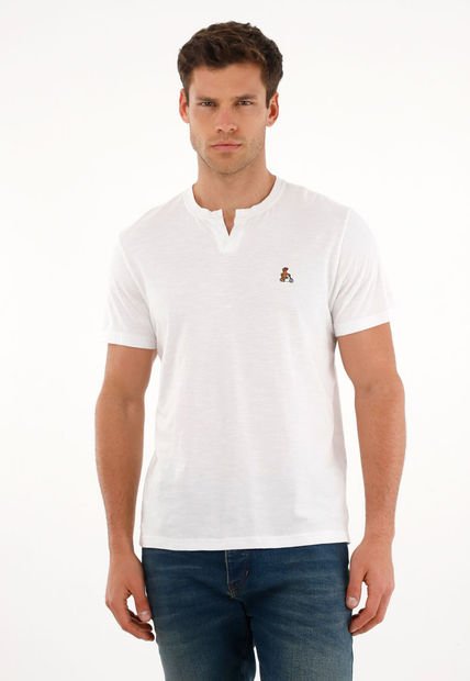 Camiseta Blanca Con Abertura En V Para Hombre