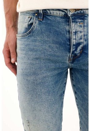 Tennis Jean Skinny Con Rotos Y Desgastes Azul Claro Para Hombre