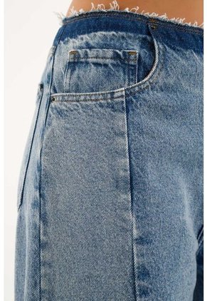 Jean Azul Con Cortes En Frente Para Mujer