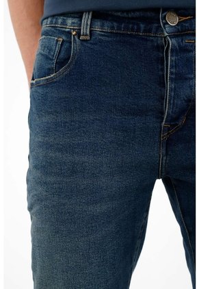Tennis Jean Skinny Azul Tono Oscuro Para Hombre