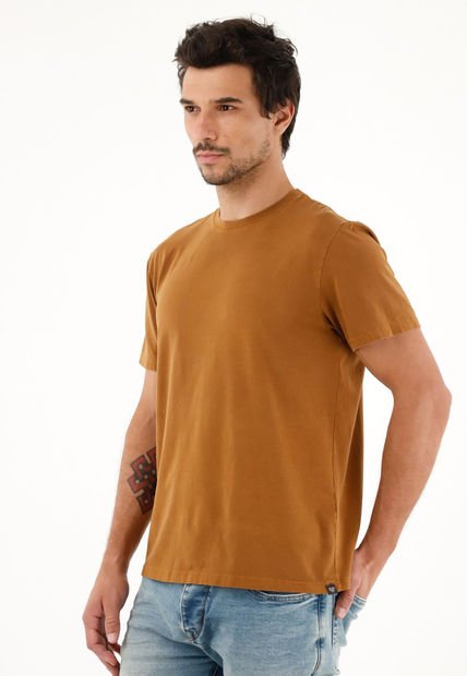 Camiseta En Tela Licrada Café Para Hombre