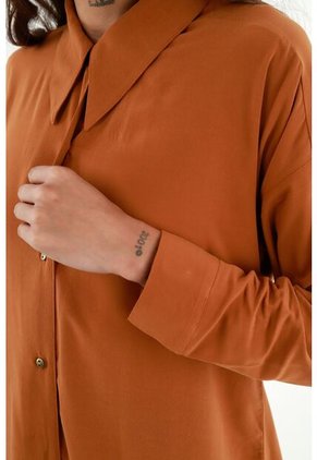 Camisa Café Con Cuello Clásico Para Mujer