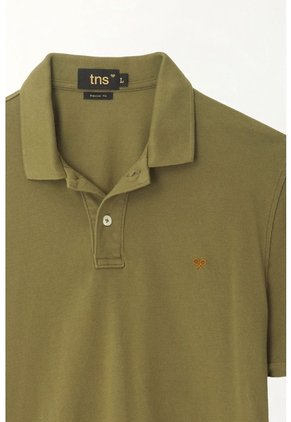 Tennis Polo Verde Con Raqueta Multicolor De Silueta Amplia Para Hombre