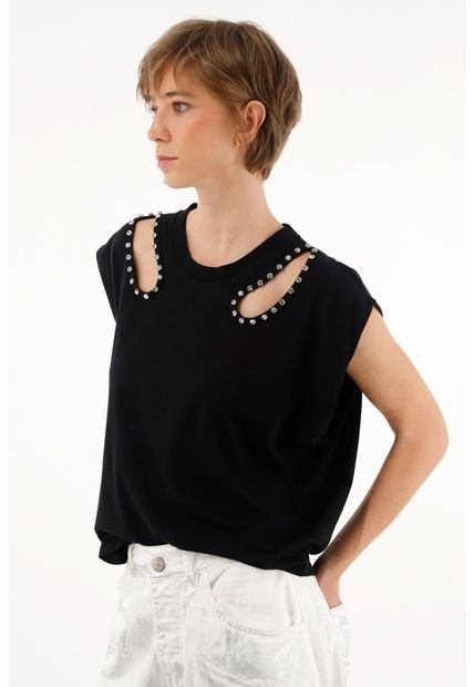 Camiseta Negra Con Aberturas Y Apliques Para Mujer