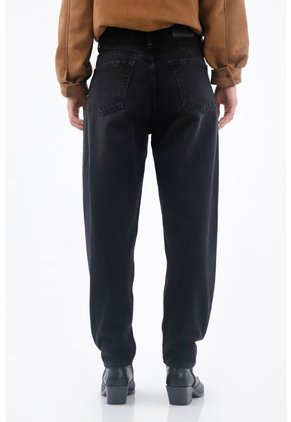 Tennis Jean Para Mujer En Denim Negro Fit Holgado Con Lavado Sólido