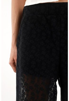 Tennis Pantalón Recto Negro En Encaje Para Mujer