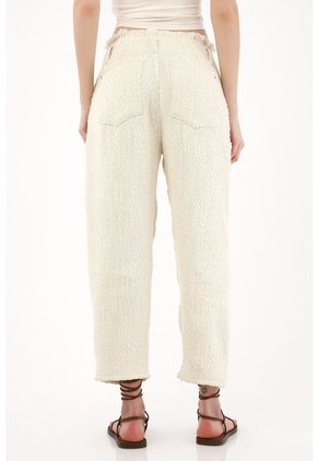 Tennis Jean Horseshoe Con Detalles Desflecados Crudo Para Mujer