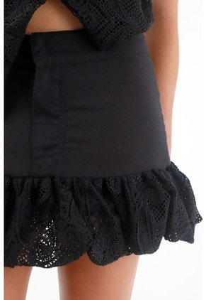 Tennis Falda Corta Con Detalle Tipo Globo Negra Para Mujer