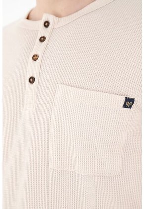 Buzo Crudo Con Bolsillo De Parche Para Hombre